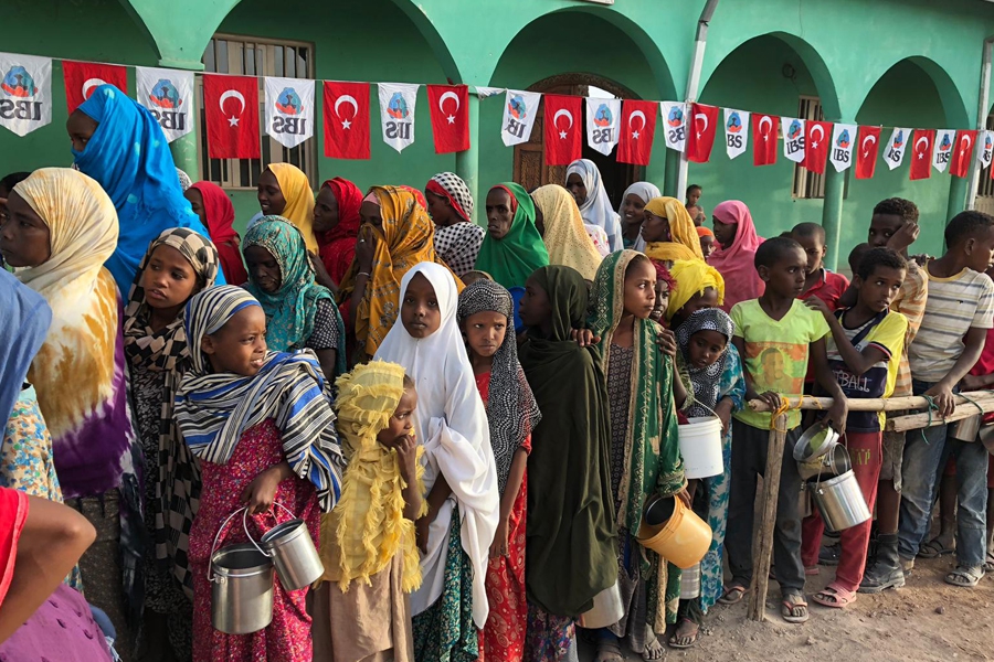 Afrika'da Her Gün 1000 Kişiye İftar Sahur Yemeği...