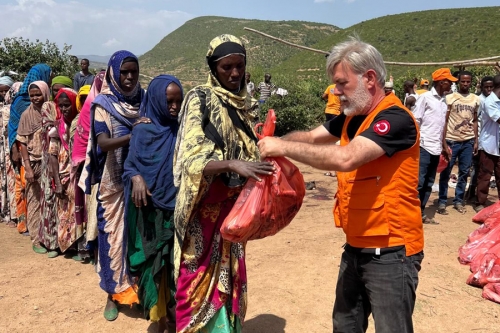 ADAK KURBANLARINIZ YOKSULLARIN SOFRASINDA!