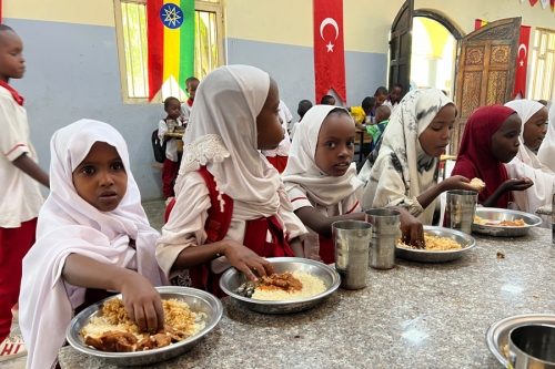 BİR KURBAN YÜZLERCE TEBESSÜM