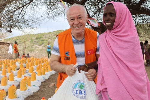 BİR PAKET ERZAK, BİR ÖMÜR DUA!