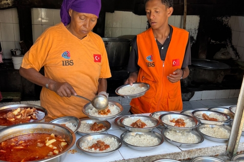 YILIN 365 GÜNÜ SICAK YEMEK, SICAK DESTEK!